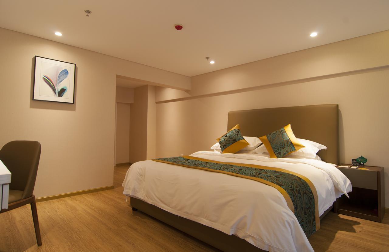 Home Plus Suite Hotel And Apartment Wuhan Buitenkant foto