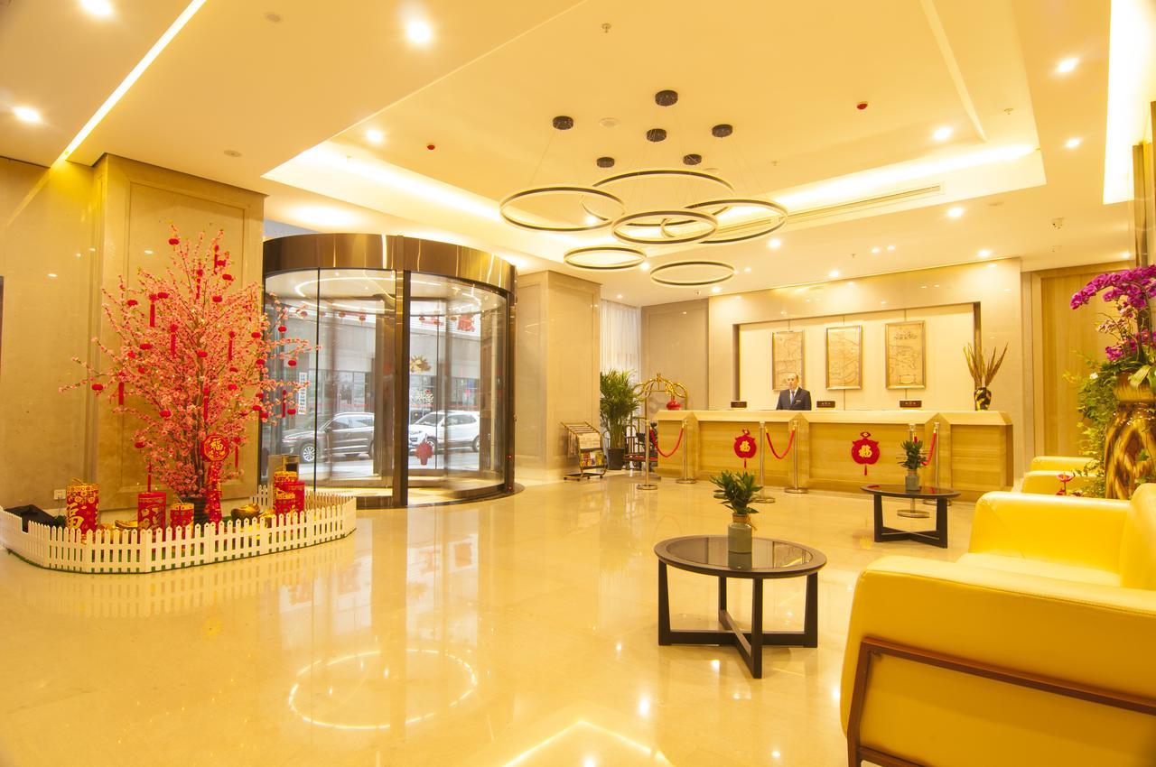 Home Plus Suite Hotel And Apartment Wuhan Buitenkant foto