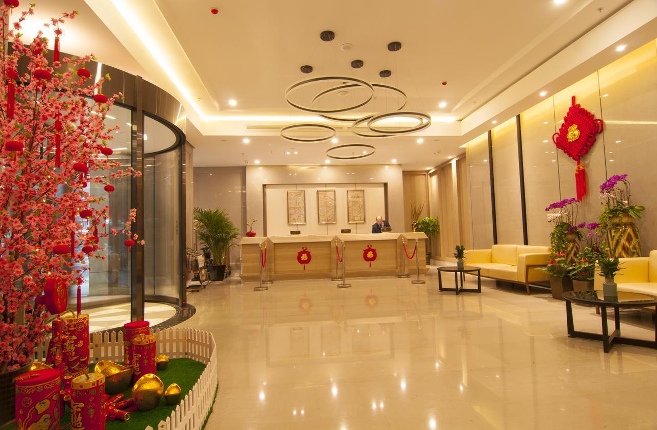 Home Plus Suite Hotel And Apartment Wuhan Buitenkant foto