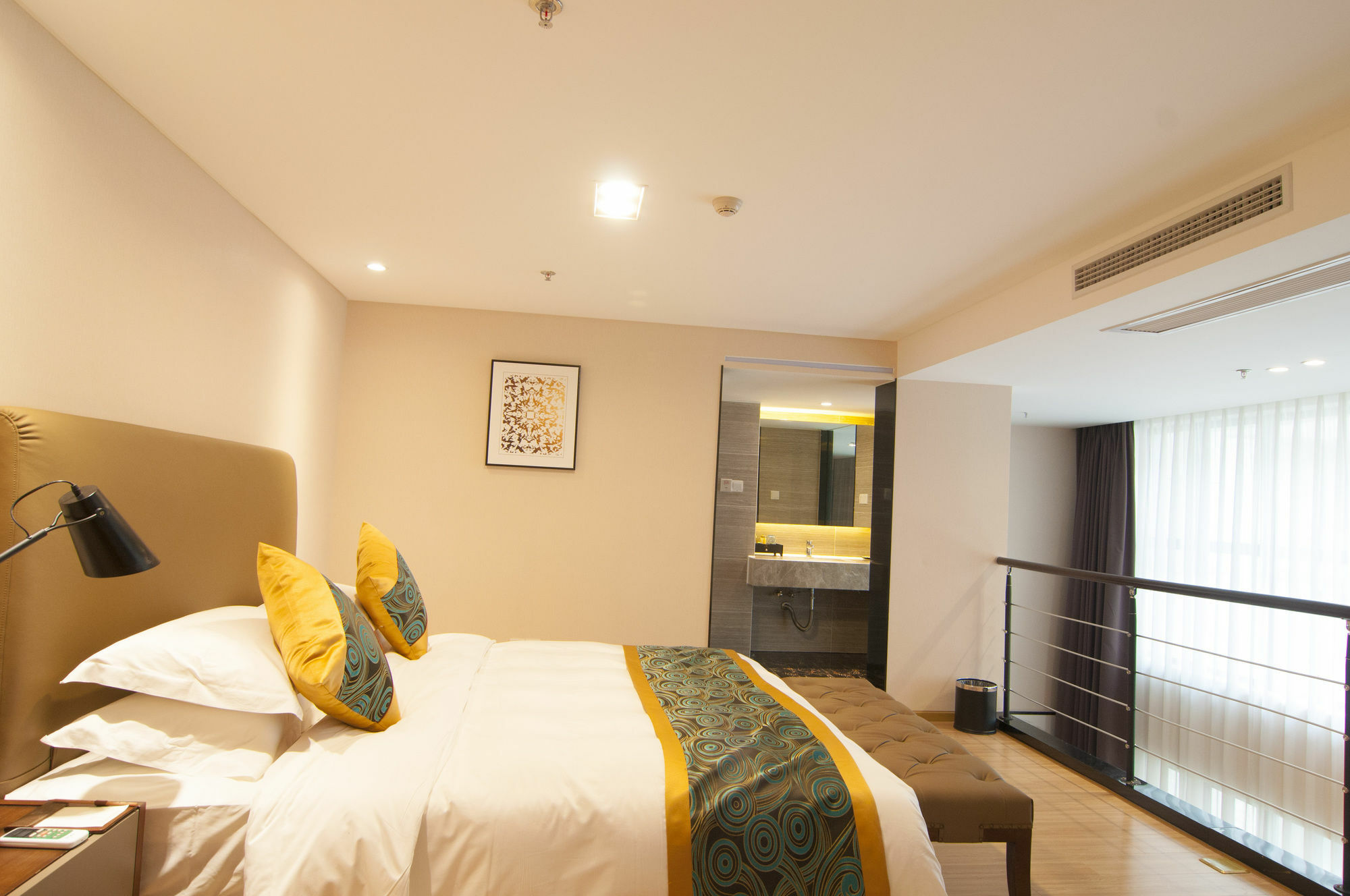 Home Plus Suite Hotel And Apartment Wuhan Buitenkant foto