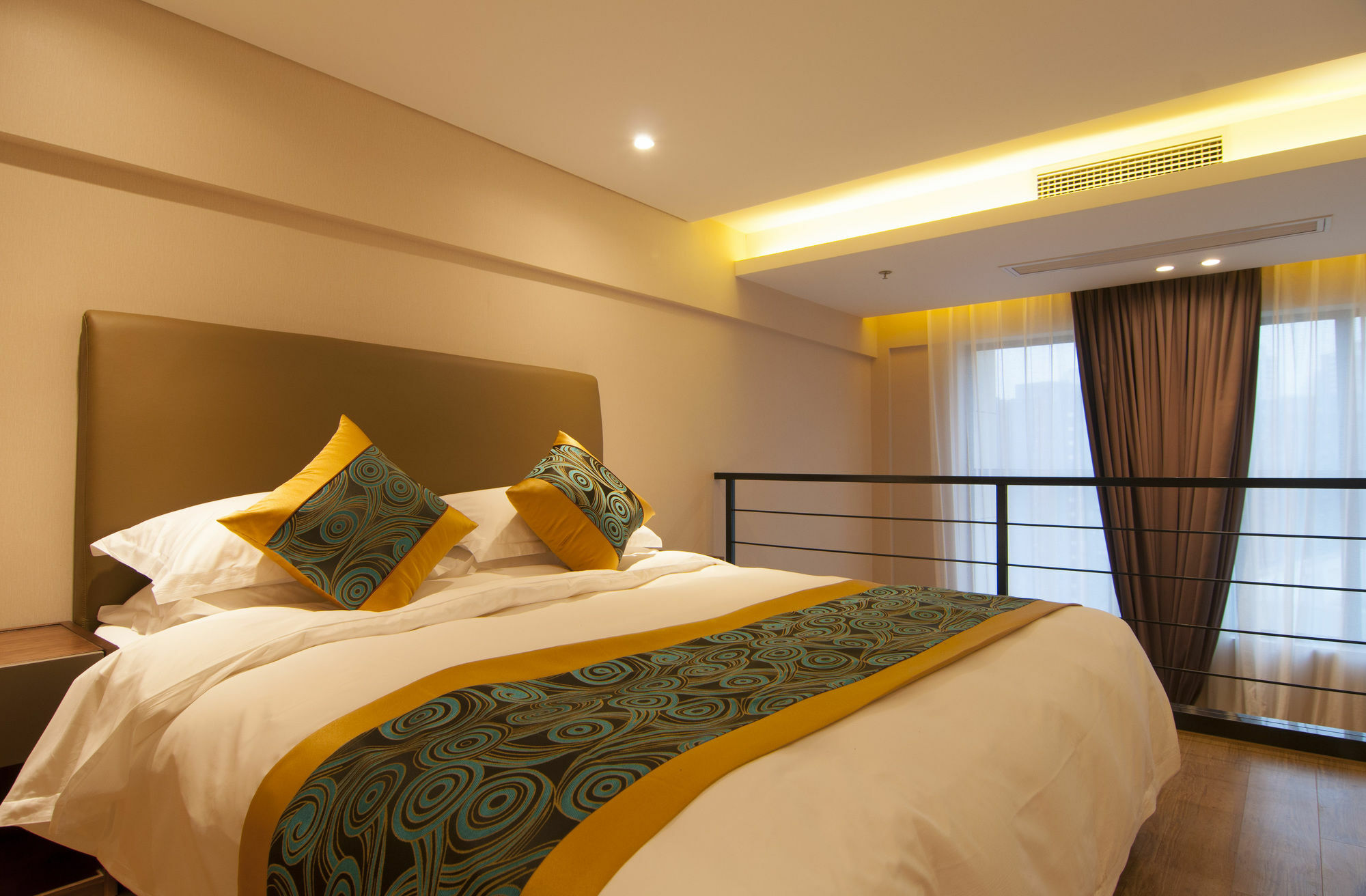 Home Plus Suite Hotel And Apartment Wuhan Buitenkant foto