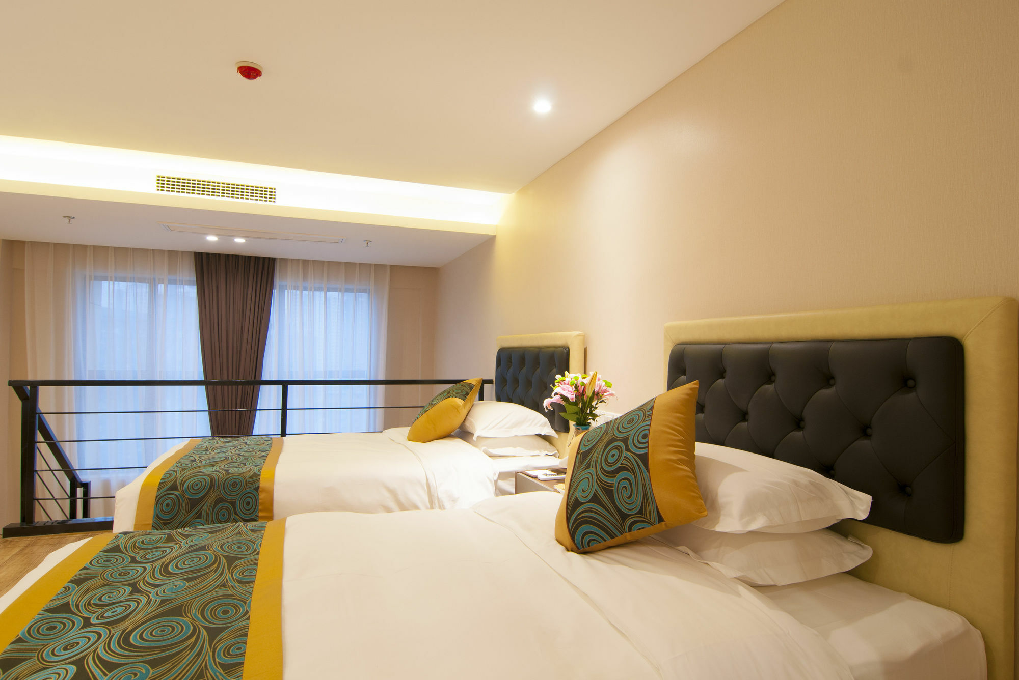 Home Plus Suite Hotel And Apartment Wuhan Buitenkant foto